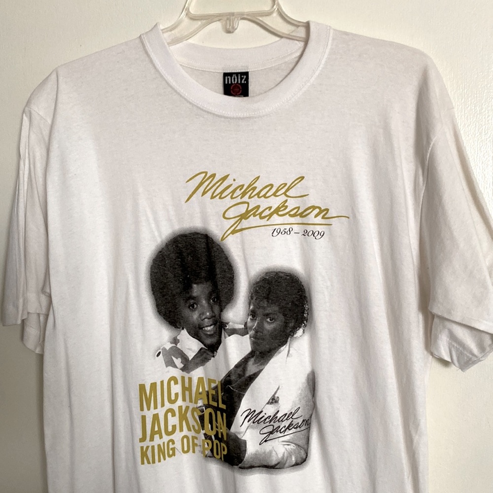 Classic T-shirt, with Michael Jackson signature.